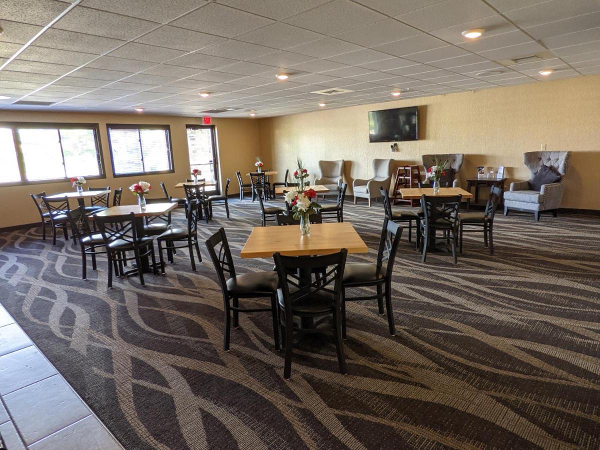 Cobblestone Inn & Suites - Merrill Εξωτερικό φωτογραφία