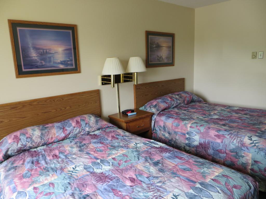 Cobblestone Inn & Suites - Merrill Δωμάτιο φωτογραφία