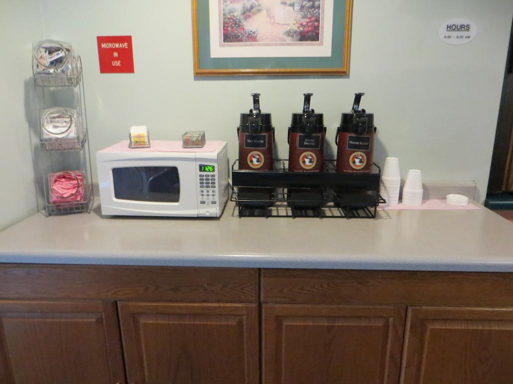 Cobblestone Inn & Suites - Merrill Εξωτερικό φωτογραφία