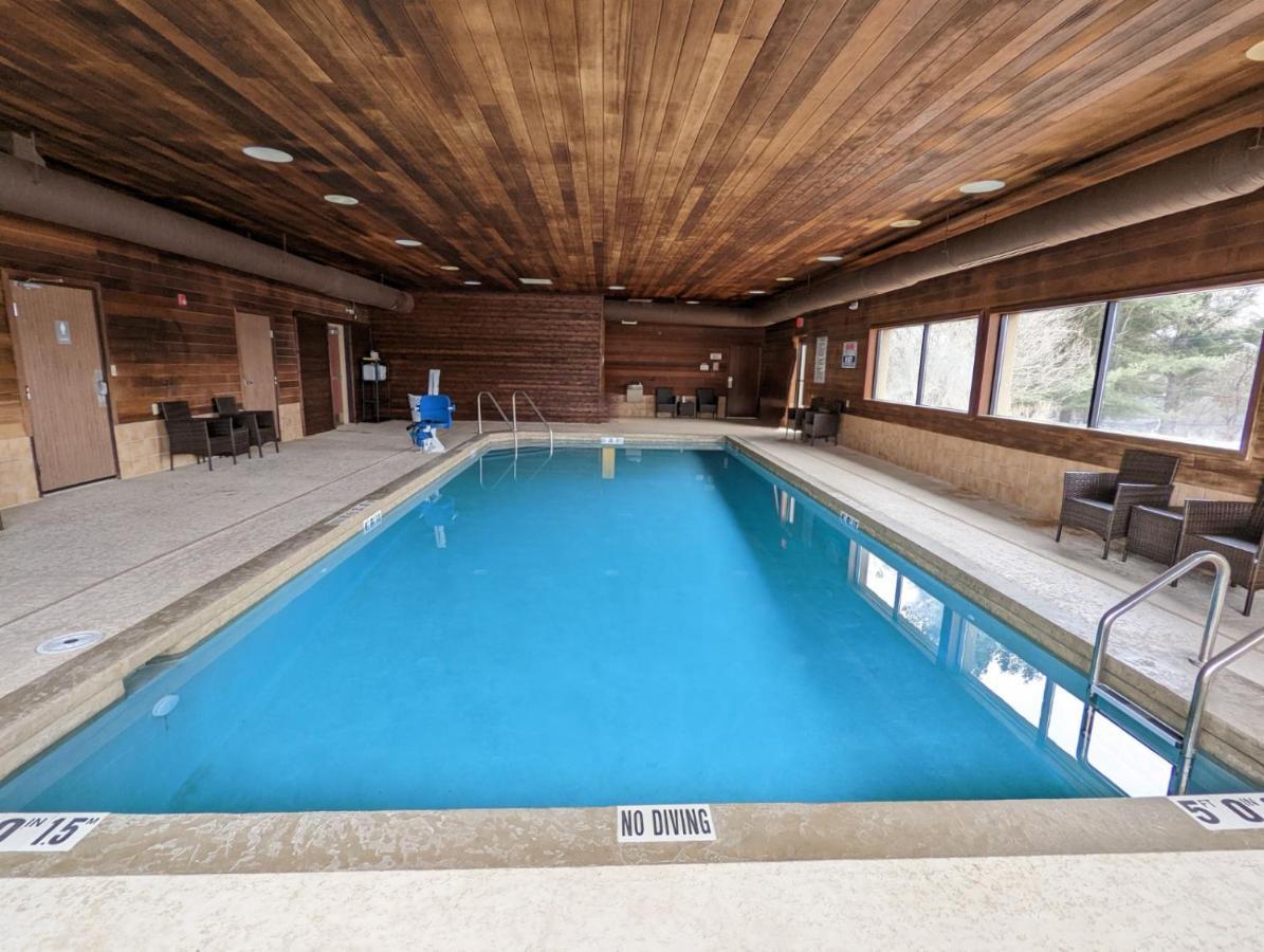 Cobblestone Inn & Suites - Merrill Εξωτερικό φωτογραφία