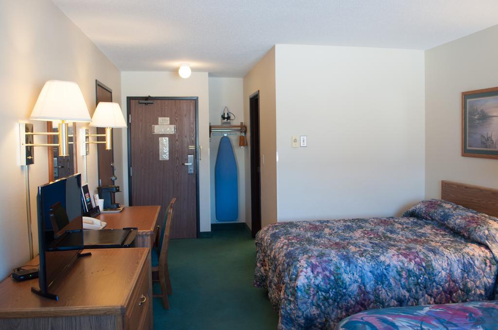 Cobblestone Inn & Suites - Merrill Εξωτερικό φωτογραφία