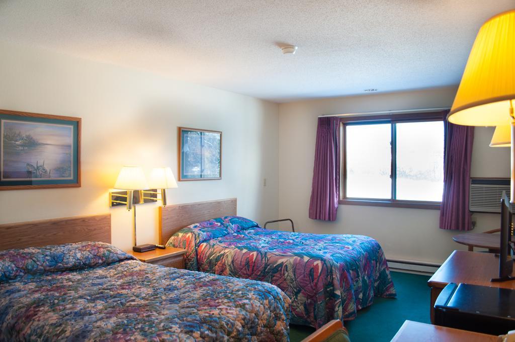 Cobblestone Inn & Suites - Merrill Εξωτερικό φωτογραφία