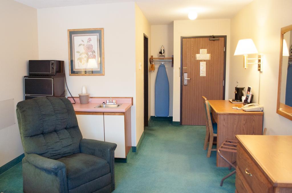 Cobblestone Inn & Suites - Merrill Εξωτερικό φωτογραφία